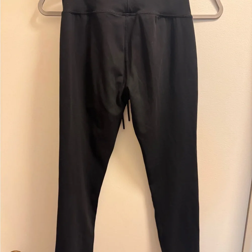 Vuori Women's Black Leggings - Picture 3 of 3